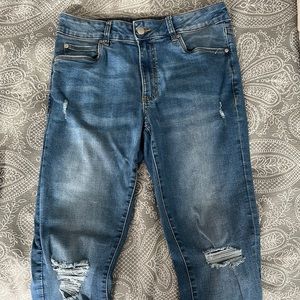 Distressed skinny jeans